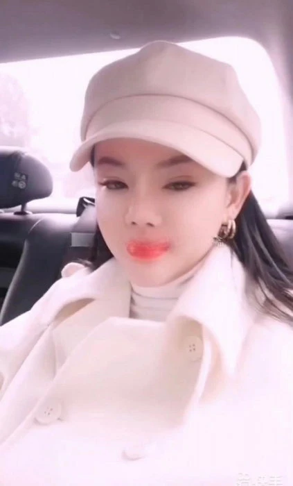 Angelina — 2 / 3