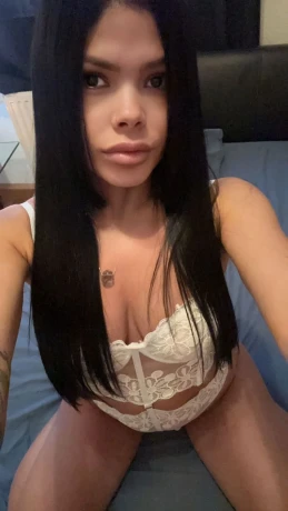 Suany Aus Brasilien Amazonas — 1 / 4