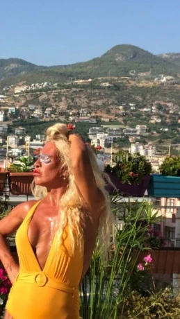 Shemale Sonay — 2 / 3