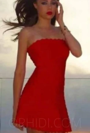 Bella young — 2 / 6