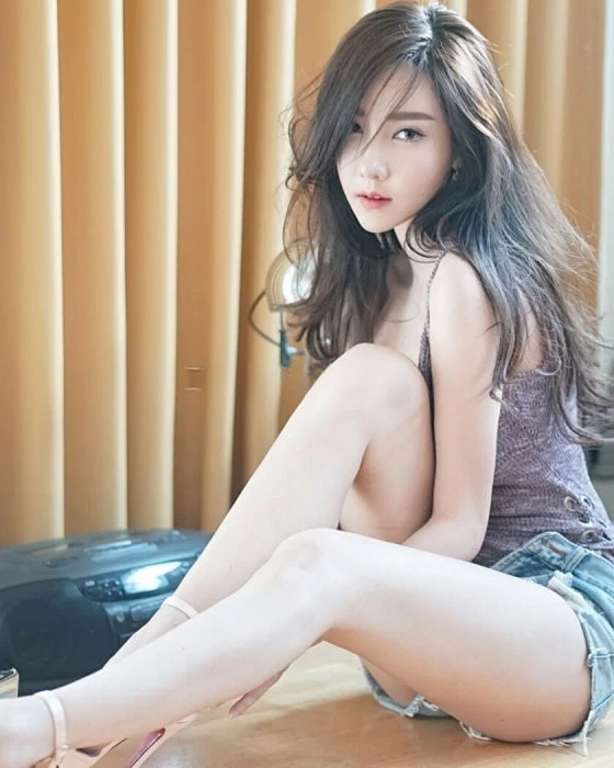 Angela — 3 / 4