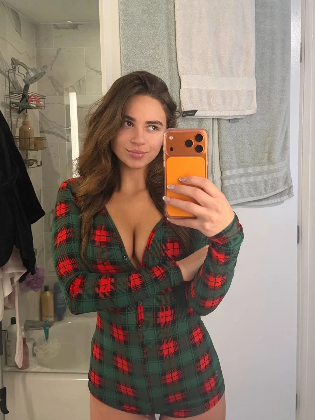 Mia — 2 / 7