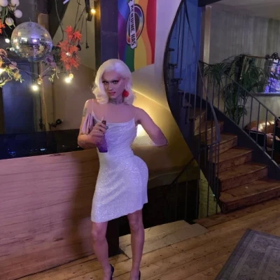 Cake Moss, Escort, Zurich