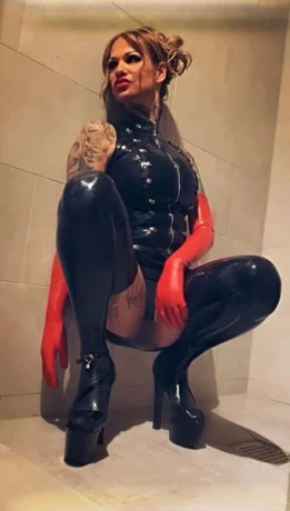 Mistress Valeria — 3 / 6