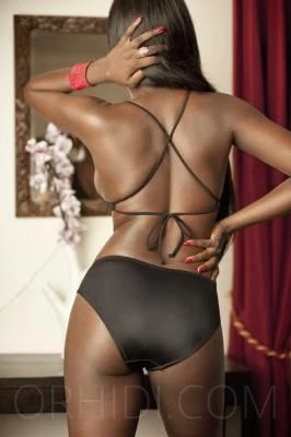 INNAH, Escort, Paris