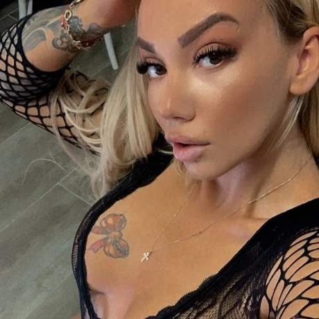 Sandra Luxury — 16 / 17