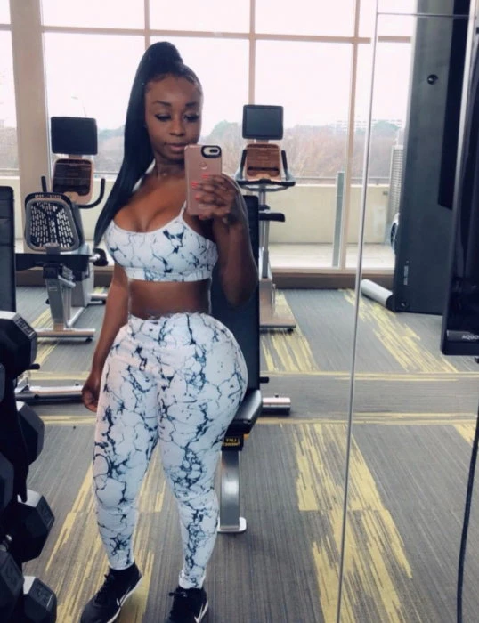 Vonne, Escort, Accra