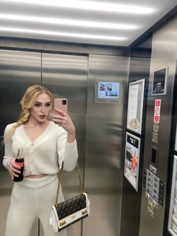 Николь — 40 / 46