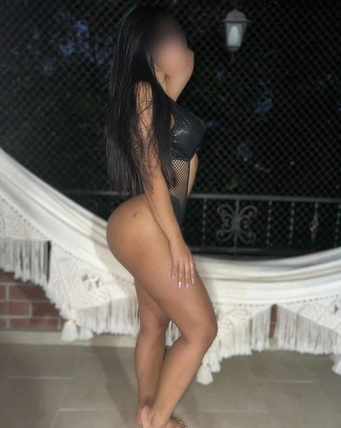 Nicole — 22 / 24