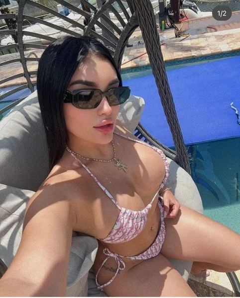 Laura — 3 / 12
