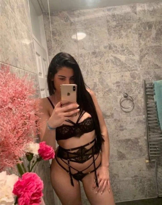 Karina — 2 / 3