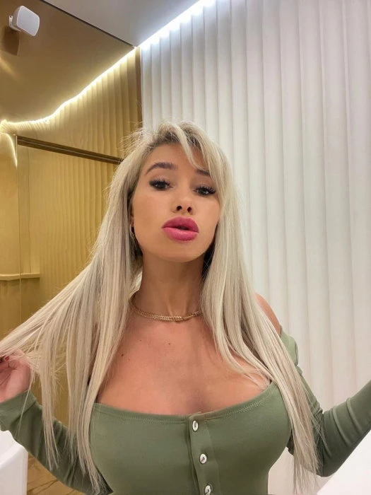 Monica — 3 / 7