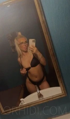 Selena Neu — 7 / 9