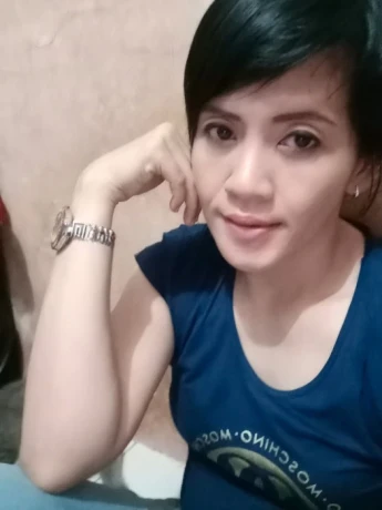 Mature woman — 2 / 3