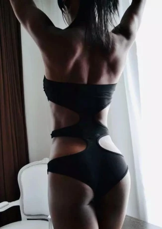 Mia Black Panther — 4 / 5