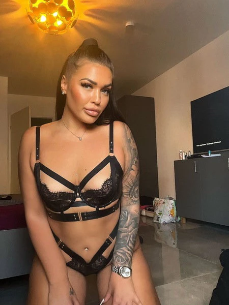Zoe Party Girl 18 — 4 / 8