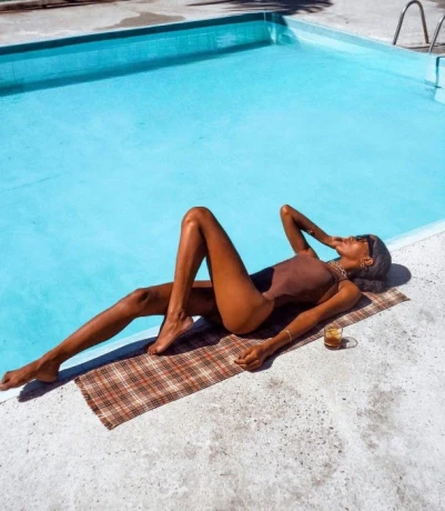 Juicy Nikky — 2 / 5