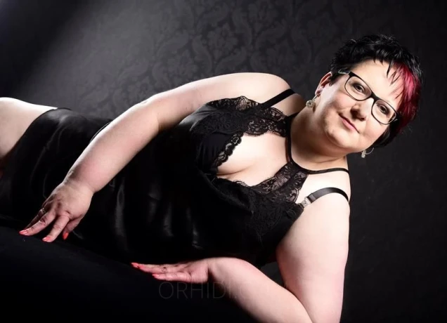 LILLY - DEUTSCHES PLUS SIZE MODELL — 2 / 3