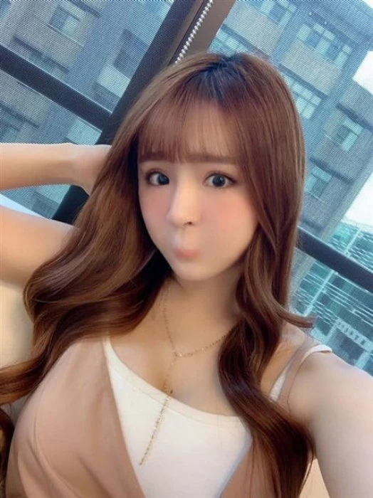 Yuni — 2 / 4