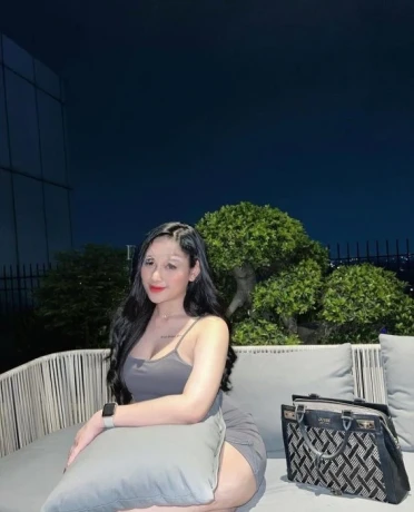 Niken Veronica — 2 / 3