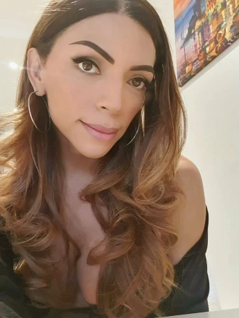 Trans Kelly — 1 / 6