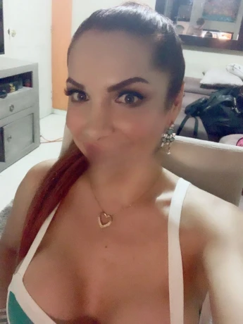 Belinda Ferrer — 3 / 6