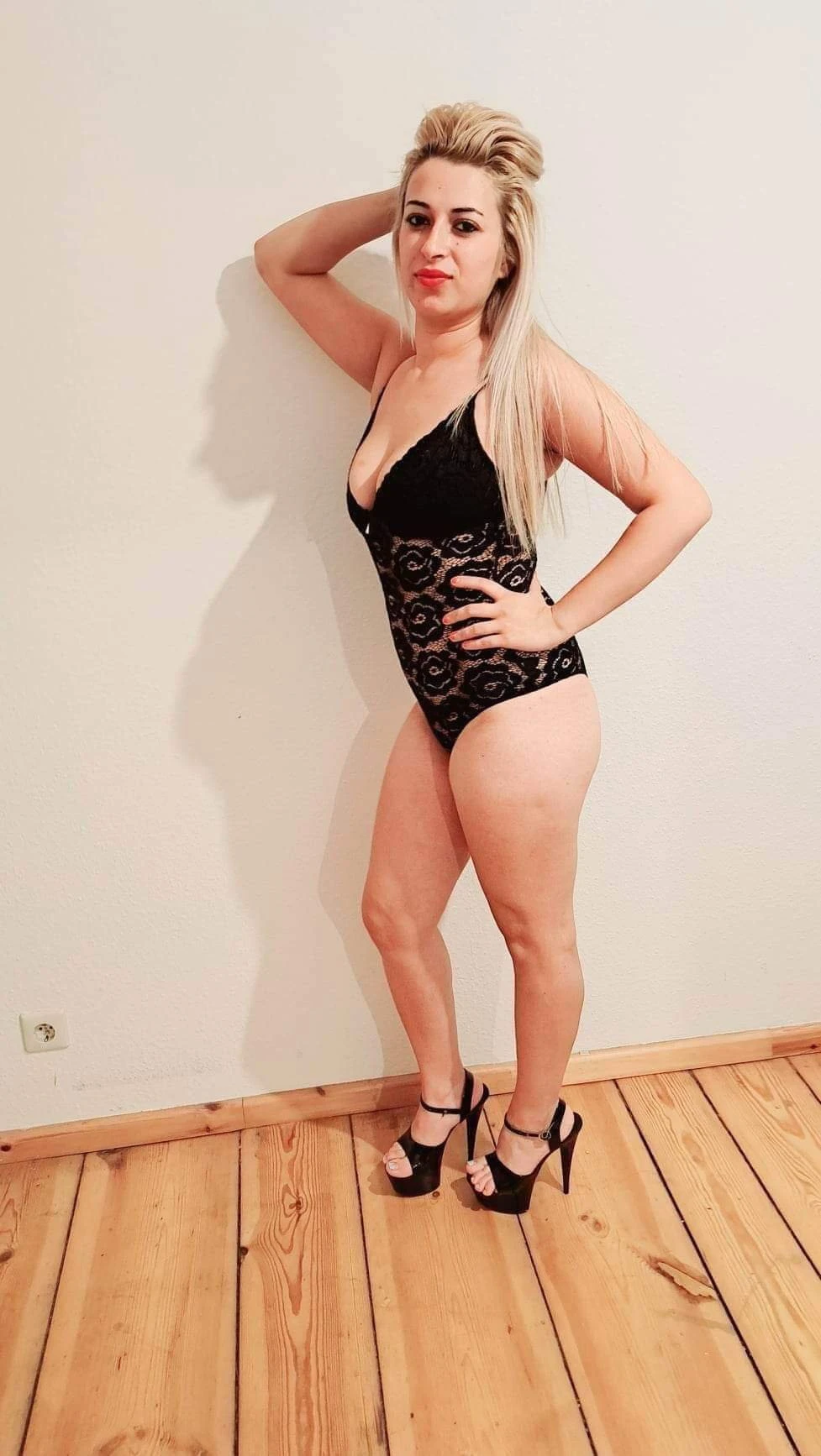 Sweet Claudia1 — 3 / 5