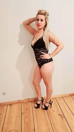 Sweet Claudia1 — 3 / 5