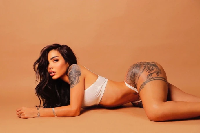 Katrina Petrov — 1 / 12