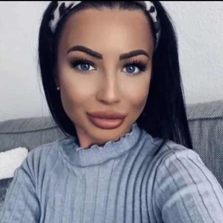 Lina aus Deutschland im Sex World — 2 / 4