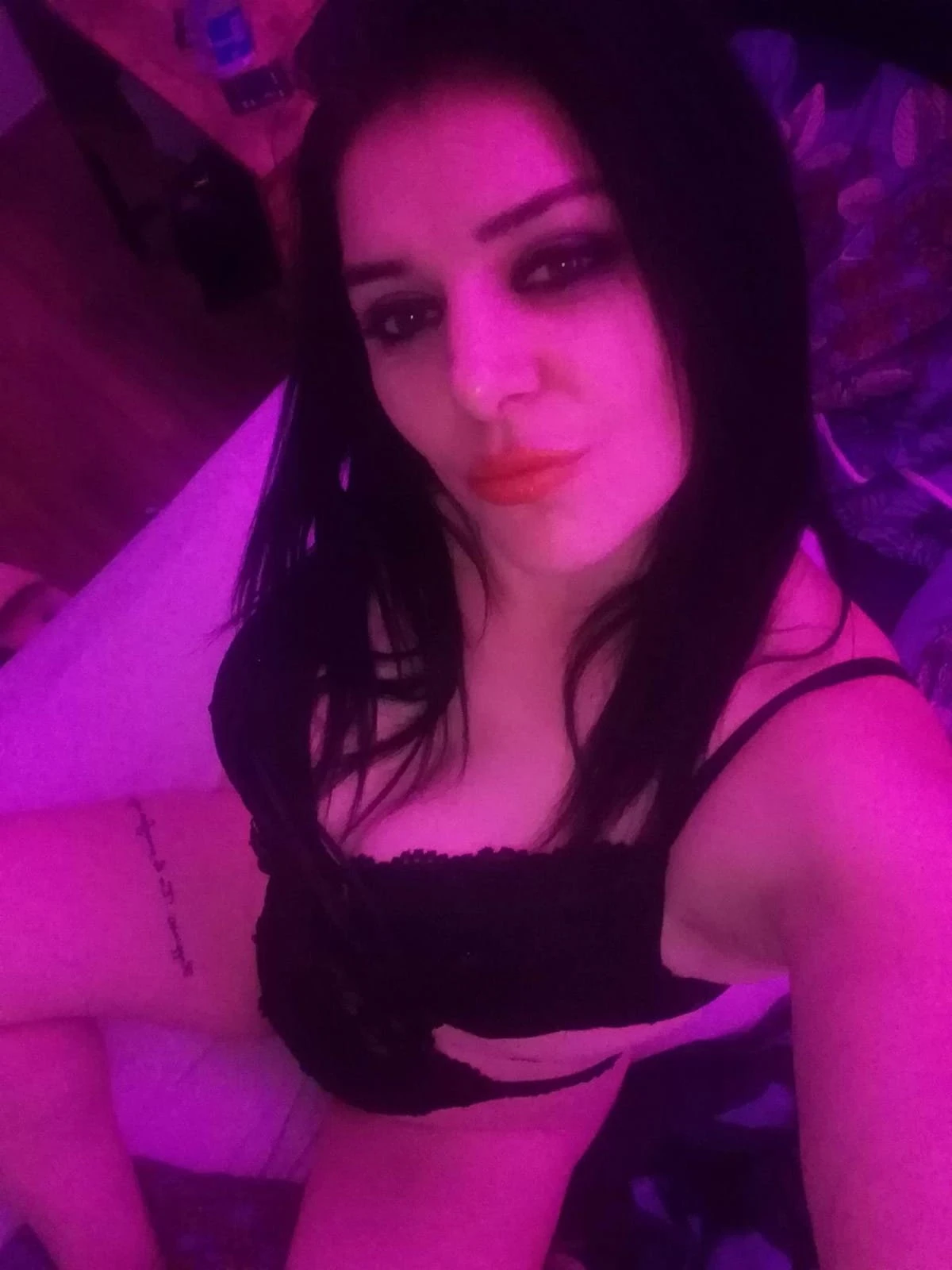 Leila Hot — 6 / 9
