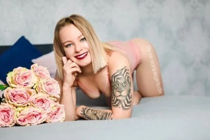 Mona Blonde Bombe — 1 / 4