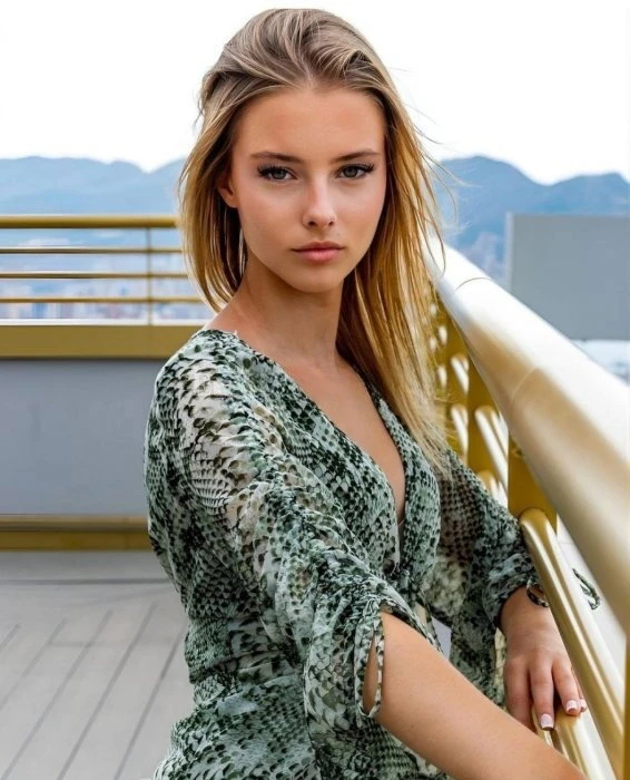 Shira, Escort, Paris