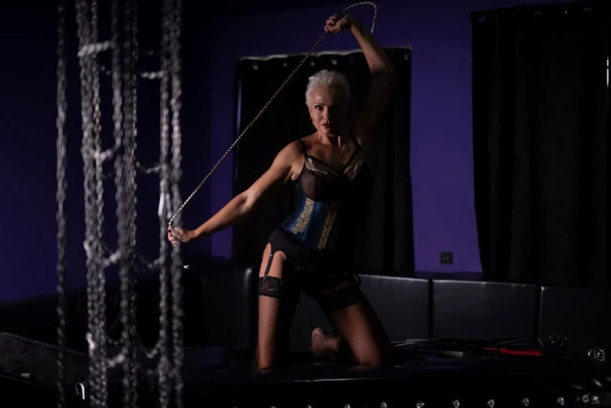 Lady Anna — 4 / 11