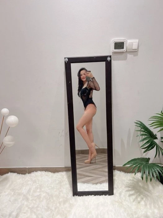 Selena — 2 / 6