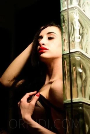 Lady Anna im Casa Bella 4 — 6 / 14