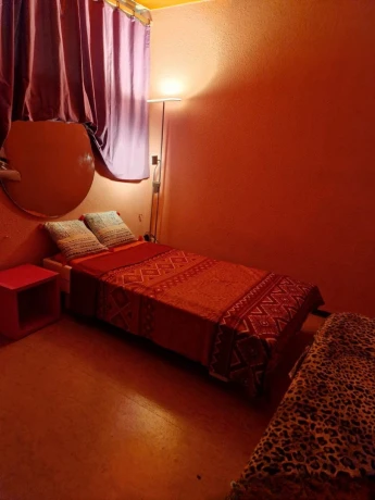 Effretikon Nur Junge Motivierte Und Saubere Frauen — 1 / 3