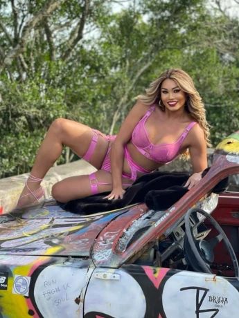 Isabella Vyanna — 2 / 12