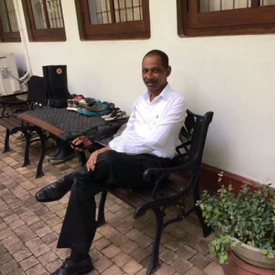 Uthum, Escort, Colombo