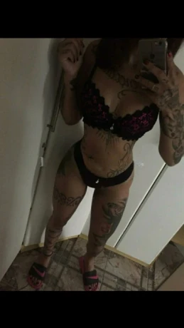 Laura Tatuada — 1 / 3