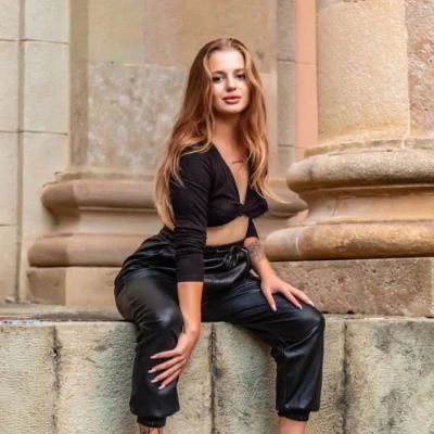 Lola, Escort, Luxembourg