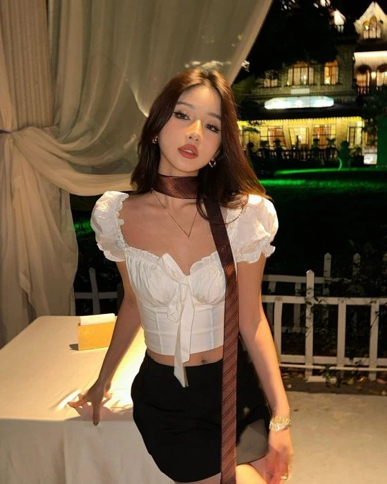 Alison — 3 / 4