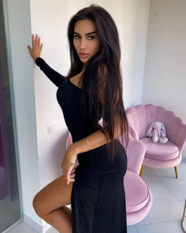 Adriane — 2 / 4