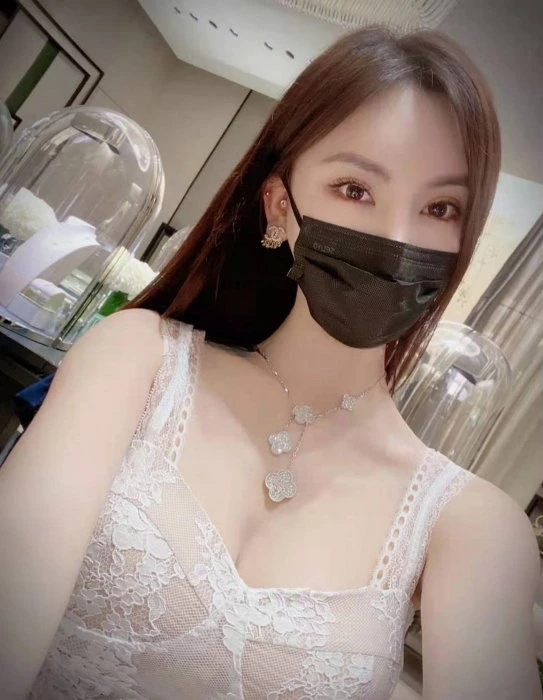 Yuan Yuan — 2 / 5