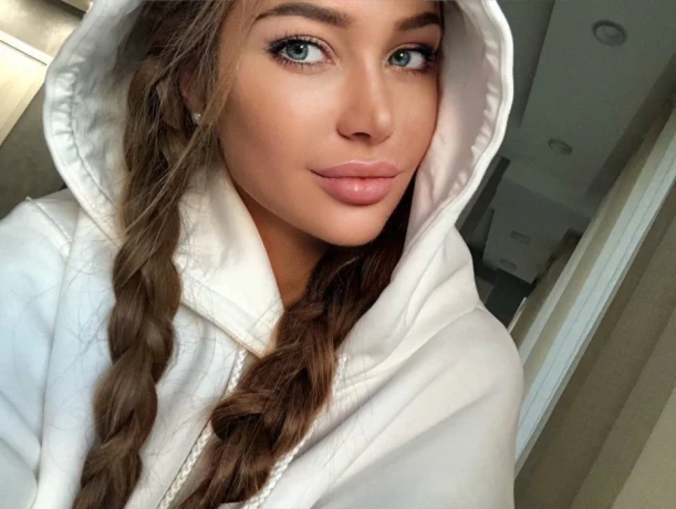 Lydia — 2 / 5