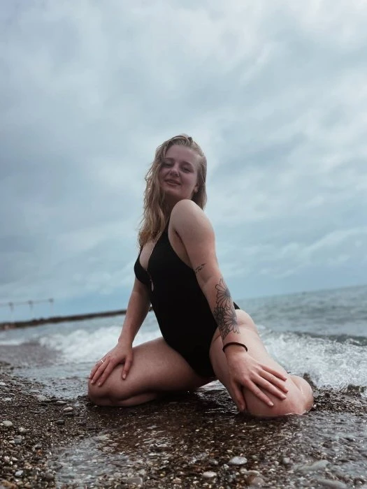 Lola — 2 / 6