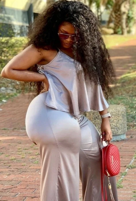 Aliciachoco, Escort, Manama