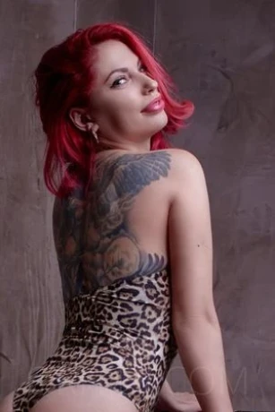 Adelina im Club Purple — 2 / 8