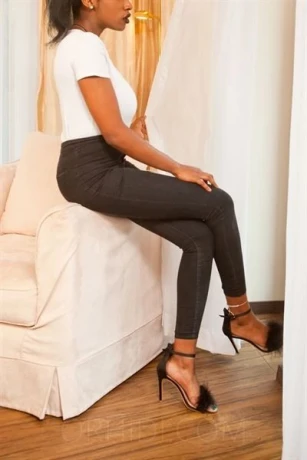 JOLIE BEI OPHELIA ESCORT — 1 / 3