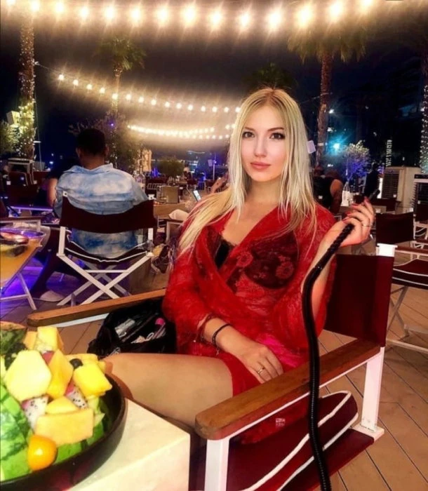 Ava, Escort, Catania